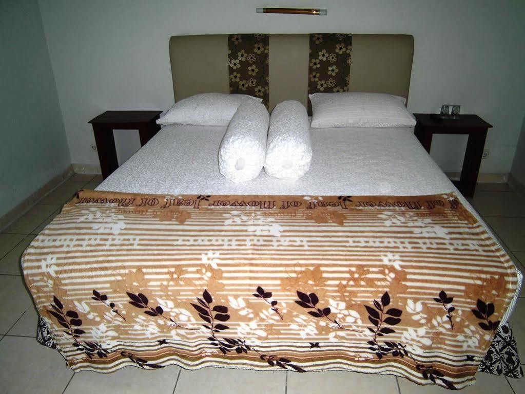 Griya Putri Dewi Guesthouse Джокякарта Екстериор снимка